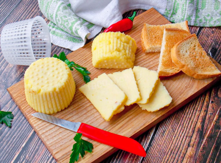 Домашний сыр из молока и сметаны без яиц