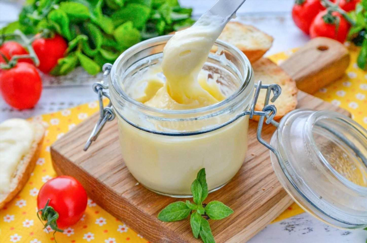 Домашний сыр из молока яиц и сметаны