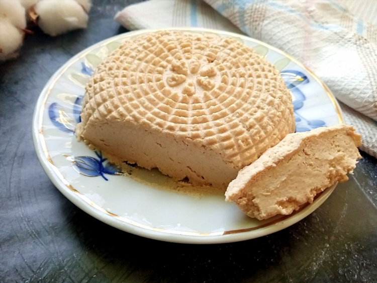 Как приготовить сыр из молока и сметаны