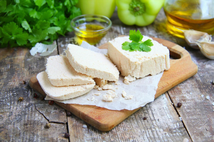 Как сделать домашний сыр из молока и кефира простой рецепт