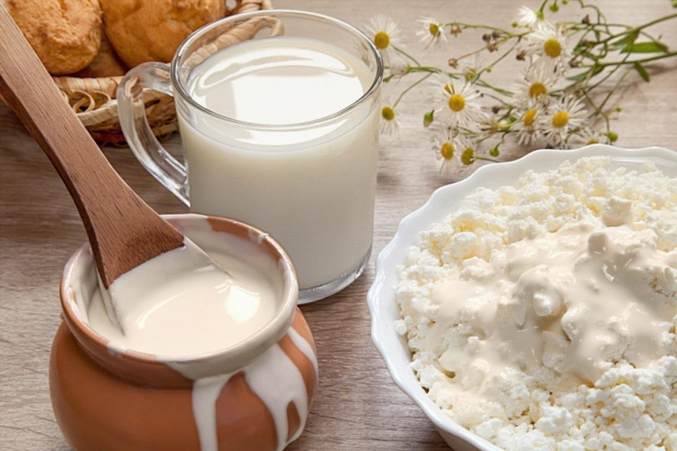 Сыр из творога и молока с яйцом в домашних